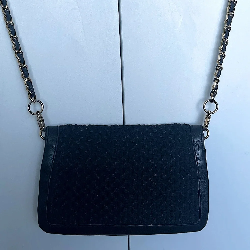 COPY - Tory Burch black shoulder purse with gold chain - Picture 7 of 7